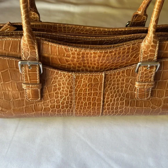 Liz Claiborne’s Tan Crocodile Pattern Tan Handbag - Picture 5 of 17